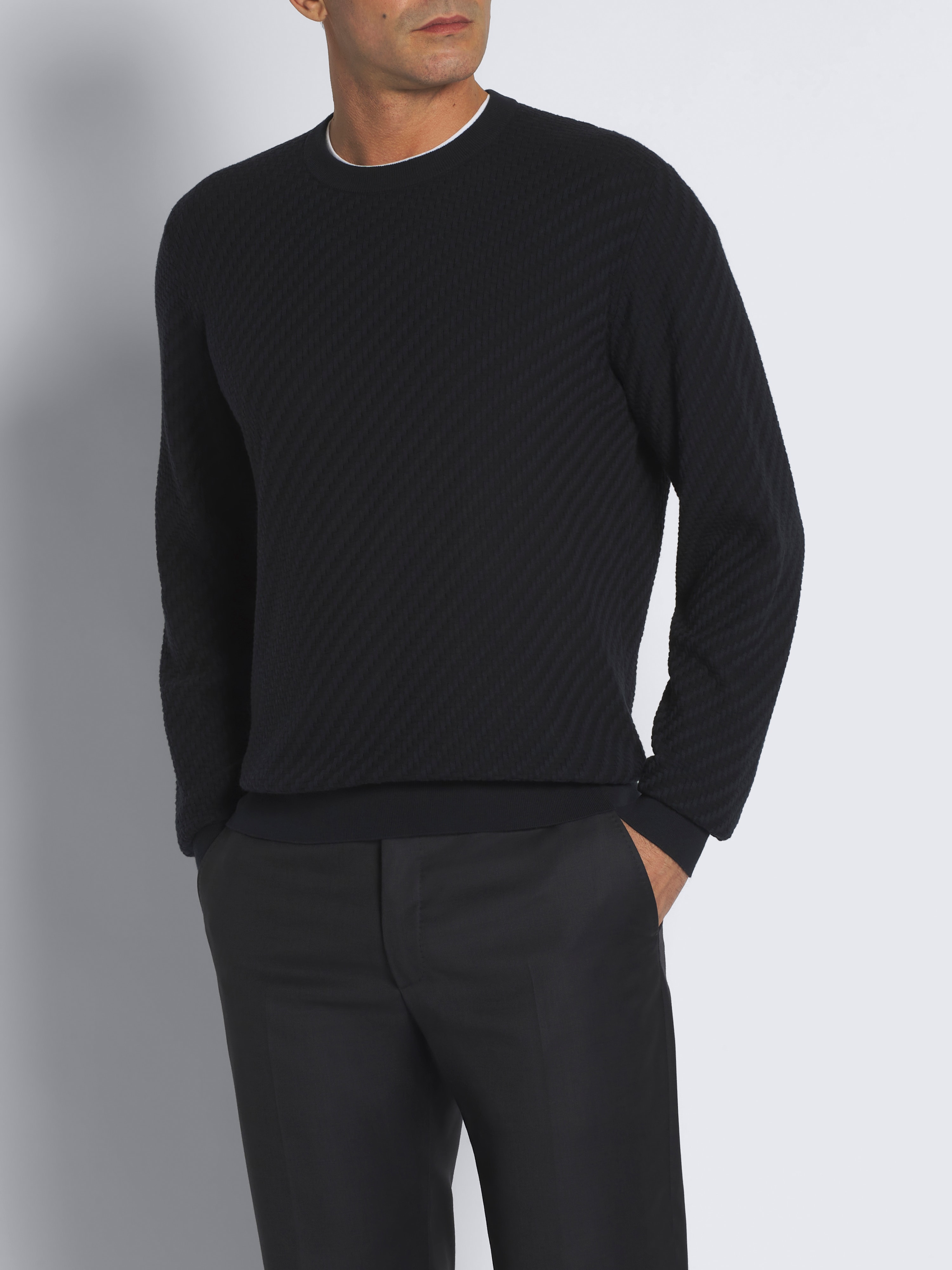 Pullover mit Rundhalsausschnitt aus marineblauer Baumwoll-Seiden-Kaschmir-Mischung mit Trama-Webmuster